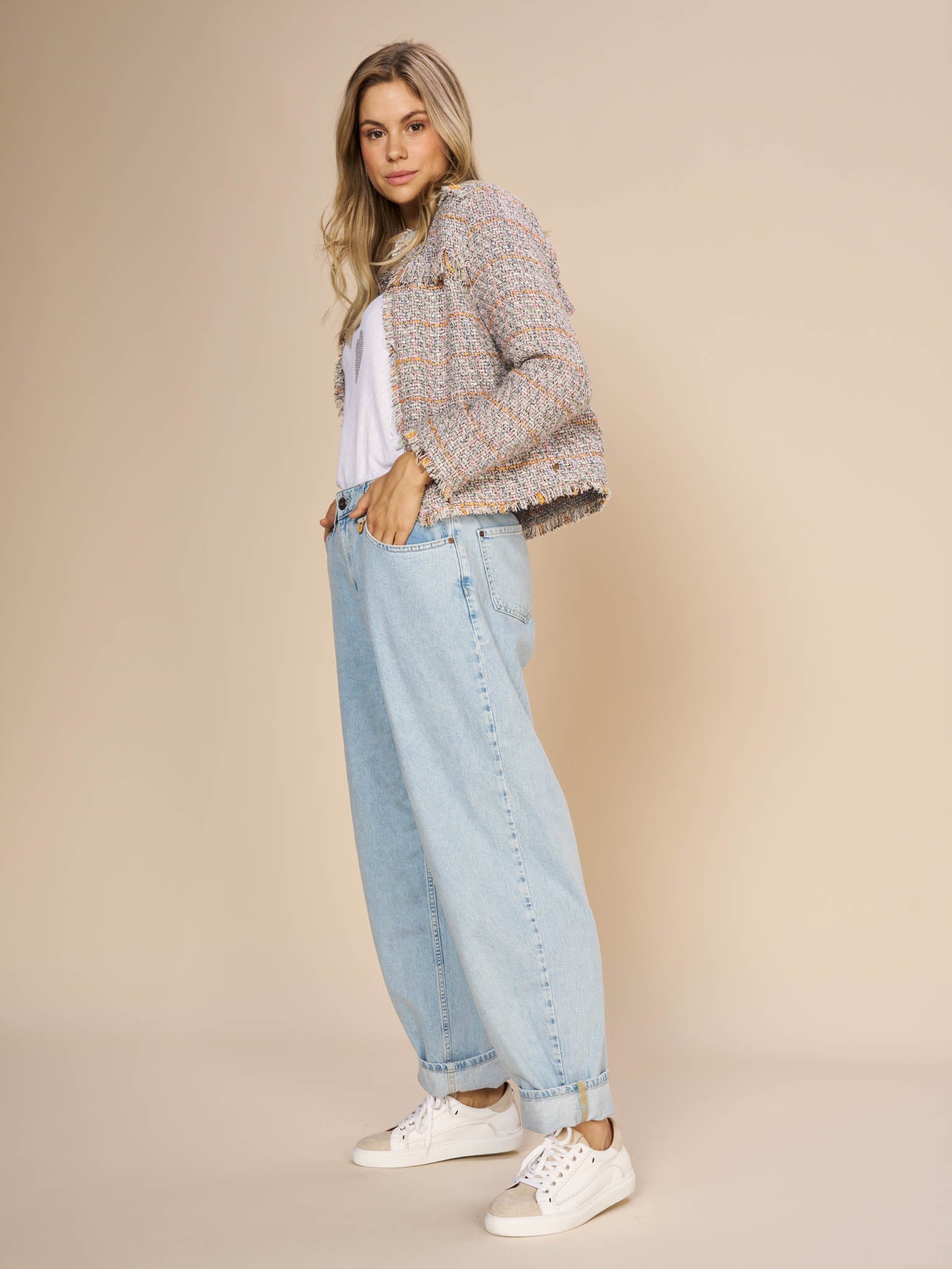 Modelshot / Light Blue / Detail